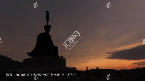 彝族祖先阿普篤慕銅像剪影