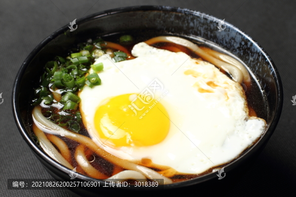 煎蛋烏冬面