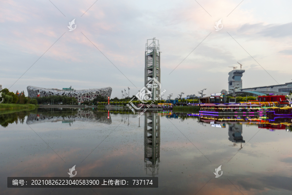 晚霞中的北京玲瓏塔鳥(niǎo)巢