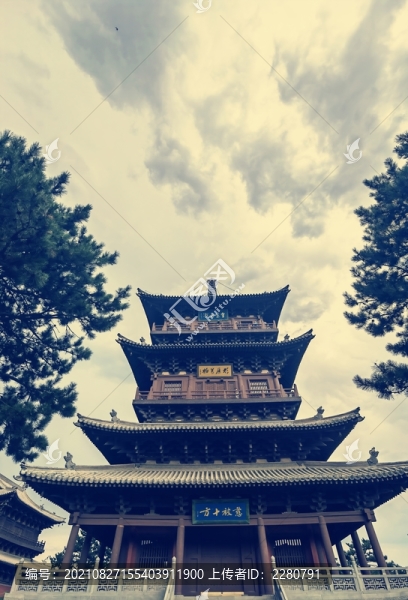 烏云下的華嚴(yán)寶塔