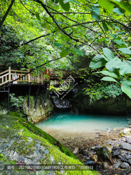 神農(nóng)架天生橋