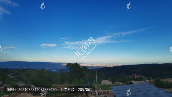 藍天白云城市