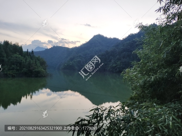 湖天一色