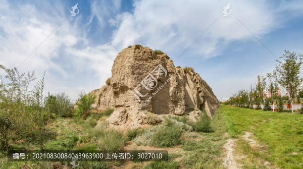 巴里坤古城墻遺址