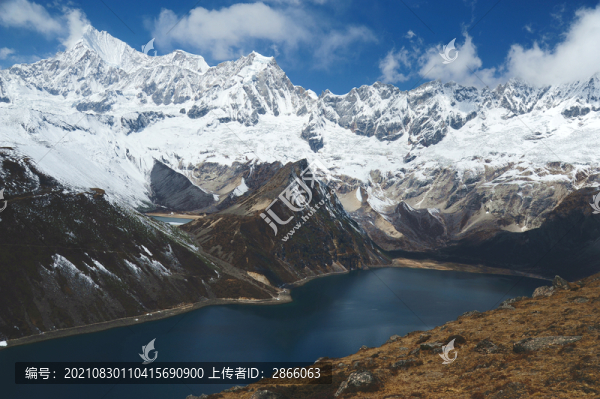 西藏藍(lán)天高原湖泊雪山