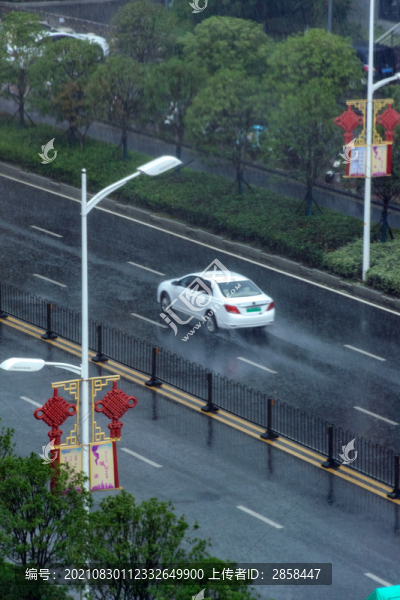 雨天的馬路