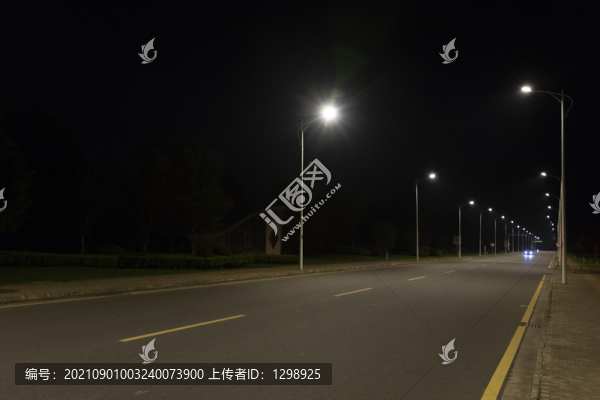 夜晚的公路
