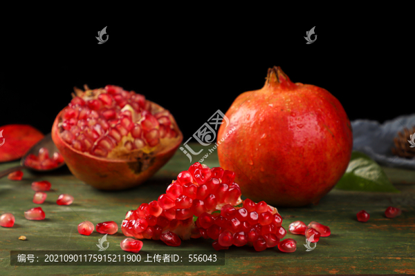 剝開的紅石榴