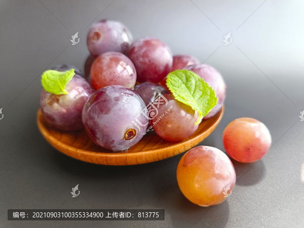 一碟靜物葡萄