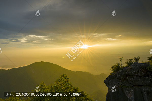 彩霞