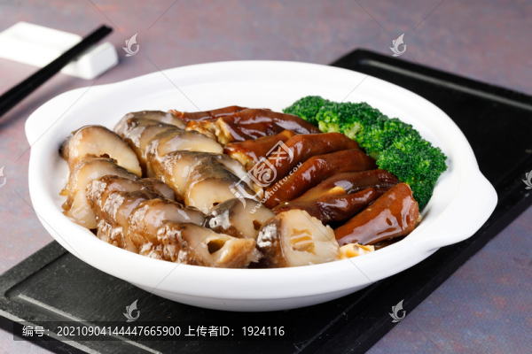 鵝掌海參煲