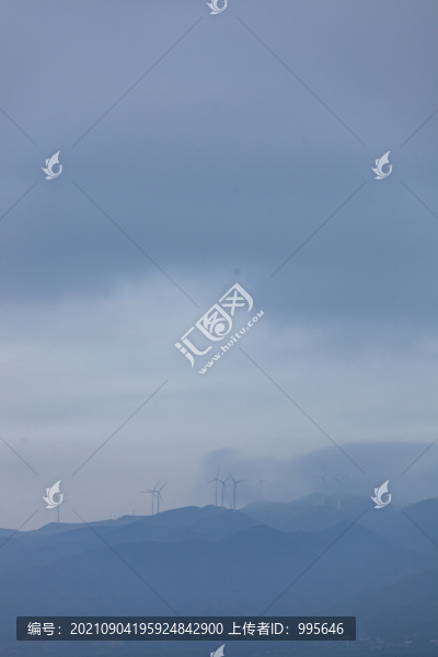 雨后的山峰