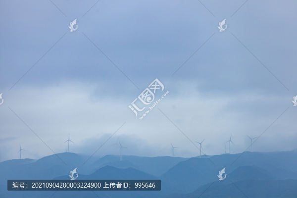 雨后山峰