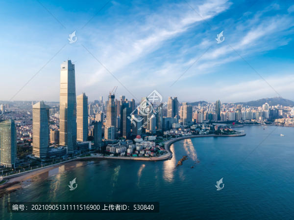 航拍青島灣區(qū)地標(biāo)建筑