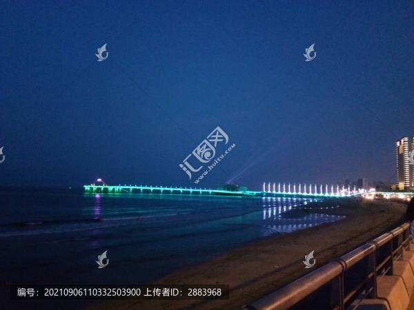 夜晚的海邊