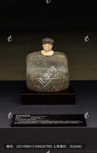 女神石座像