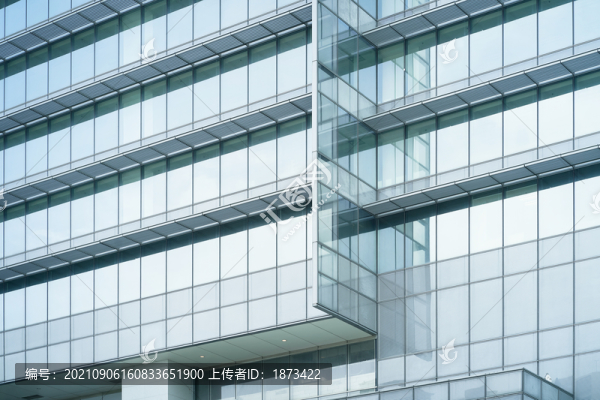 玻璃方正排列鏡面呈現(xiàn)建筑外觀攝影照