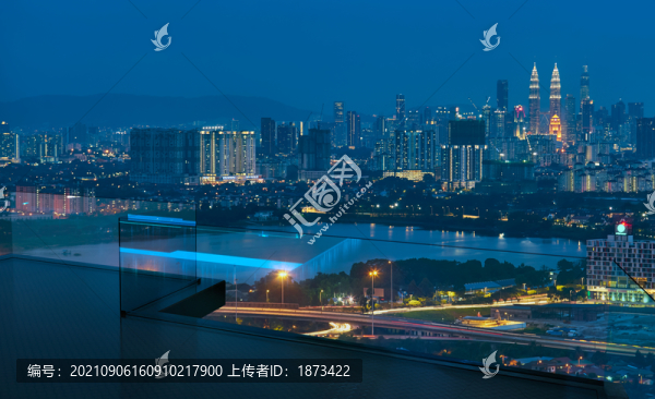 藍色調馬來西雅吉隆坡夜景雙子星塔