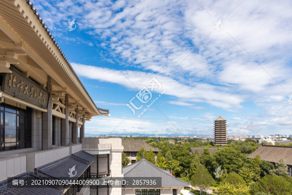北京大學(xué)圖書館與博雅塔