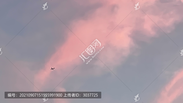 粉紅色的天空和飛機(jī)