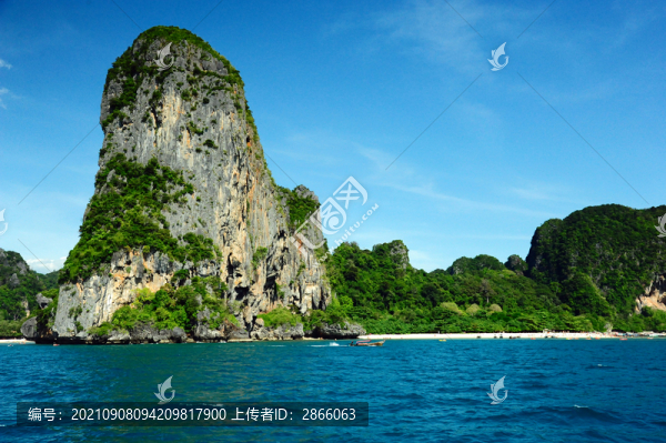 泰國甲米海面上一座喀斯特小島