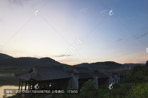 荒落的古村落