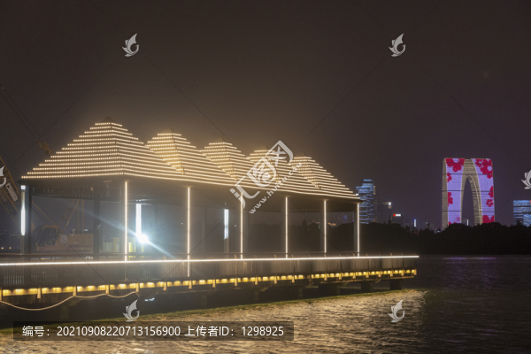 金雞湖東方之門(mén)夜景