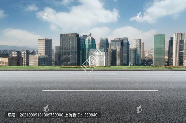 柏油馬路和金融區(qū)建筑