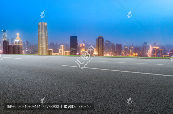 道路交通和天津金融區(qū)建筑夜景