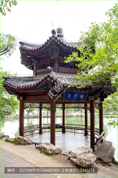 避暑山莊湖亭
