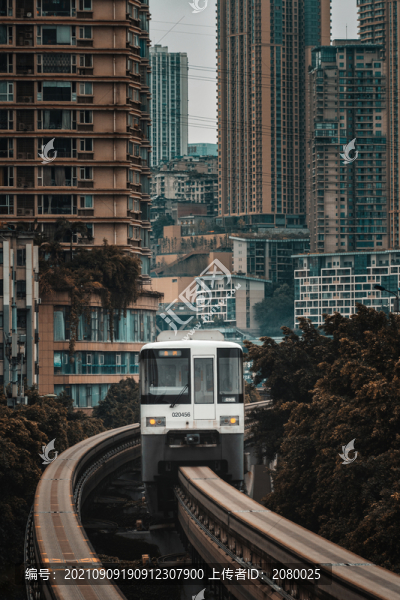 重慶輕軌行駛中的列車