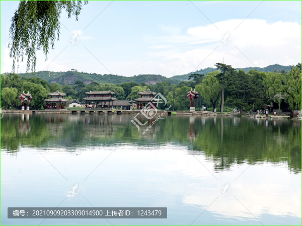 避暑山莊芝徑云堤湖心榭
