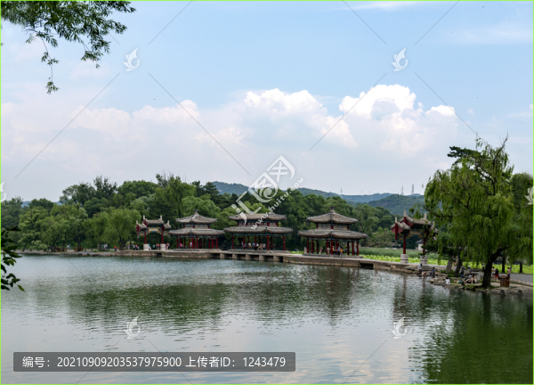 避暑山莊芝徑云堤湖心榭