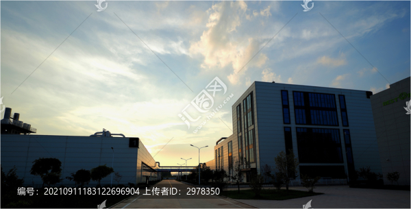 工廠廠區(qū)晚霞