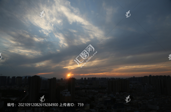 城市晚霞火燒云