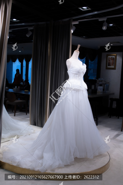 白色蝴蝶結抹胸婚紗