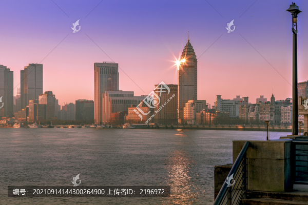 清晨上海黃浦江外灘風(fēng)光