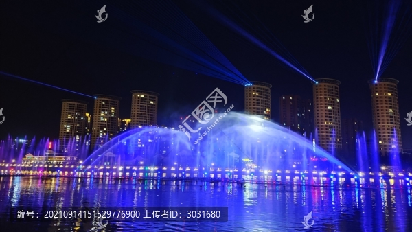 城市夜景噴泉