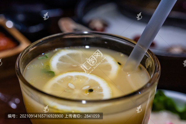 一杯檸檬果汁飲料