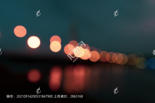 海邊路燈光影