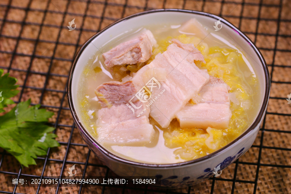 五花肉燉酸菜