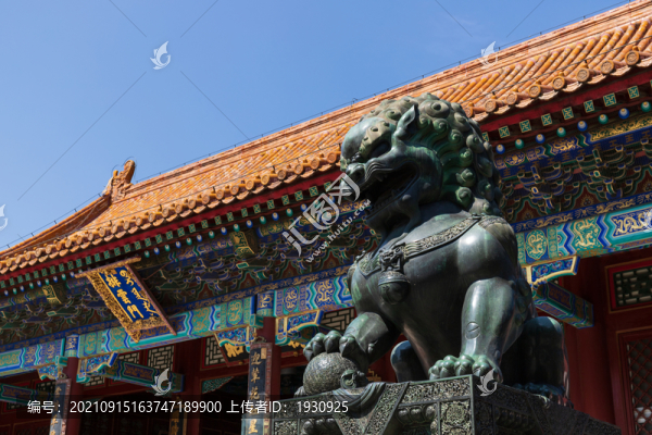 北京頤和園排云門銅獅