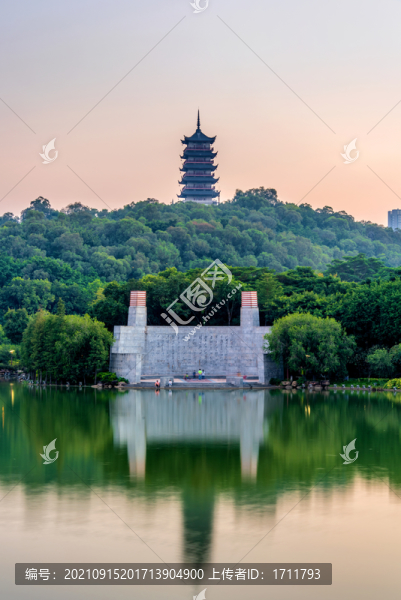 中國廣東佛山千燈湖魁星閣日暮