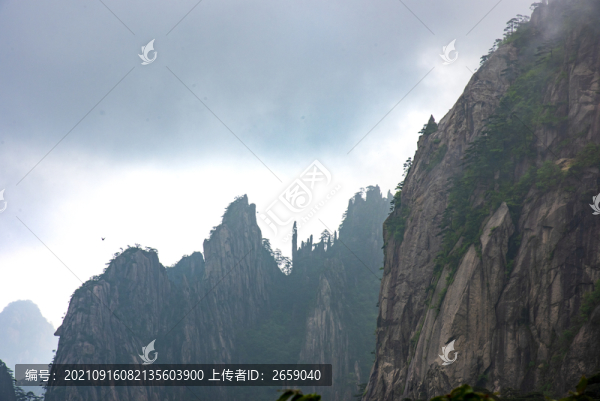 云霧山巒