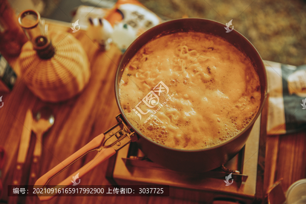 戶外農(nóng)心煮拉面