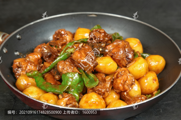 平鍋小土豆燒雞