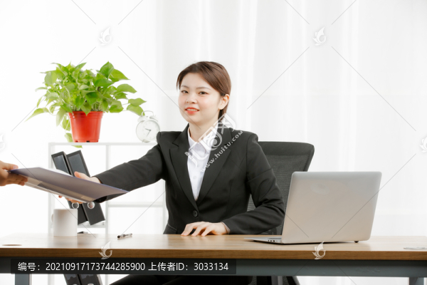 商務(wù)女性職業(yè)辦公