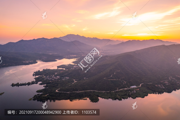 航拍泰安黃前水庫(kù)晚霞