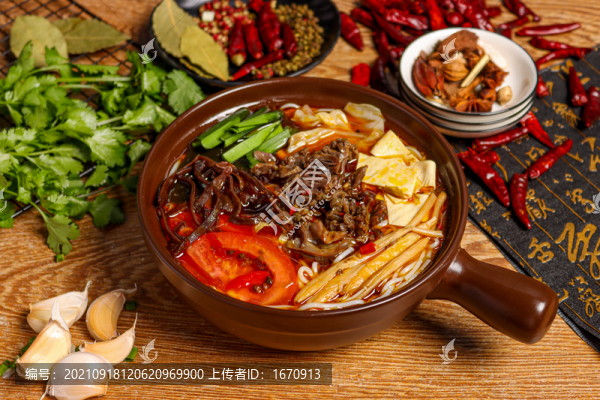 雞雜砂鍋米線
