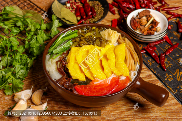 蛋餃砂鍋米線